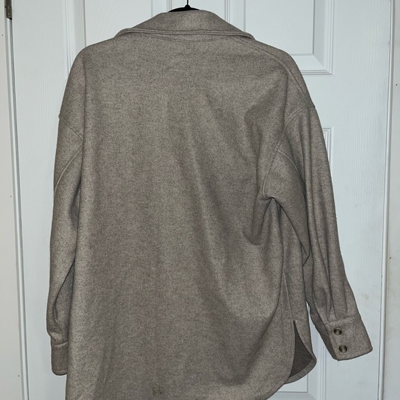 HM Shacket - Picture 2 of 2